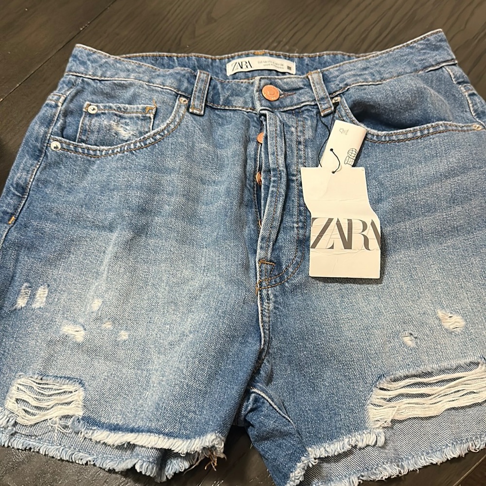 Nice 🤩 zara shirt new with tag, just for this heat, elegant and classy